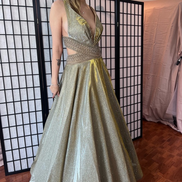 Tarik Ediz Dresses & Skirts - Tarik Ediz Luxury Beaded metallic Gown Gold size 6 NEW